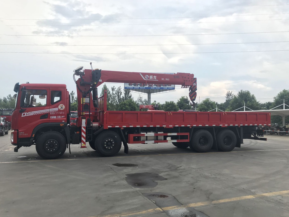 東風華神DV5前四后八威龍14噸5節(jié)臂吊機