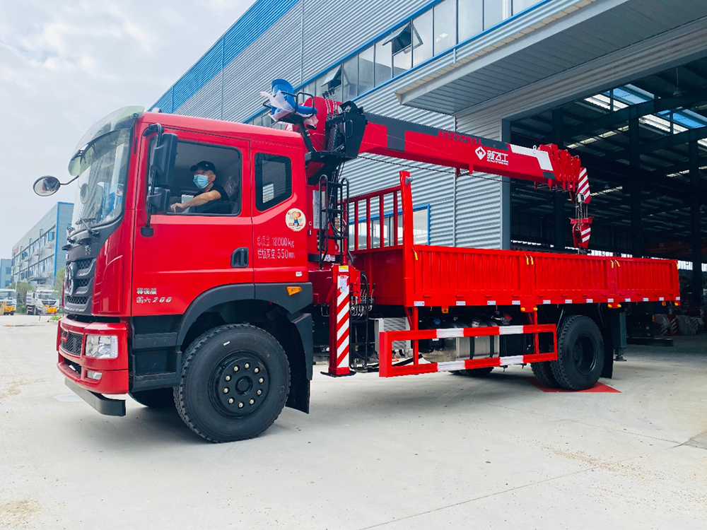 國(guó)六東風(fēng)T5后雙橋新飛工12噸五節(jié)直臂吊機(jī)隨車(chē)吊