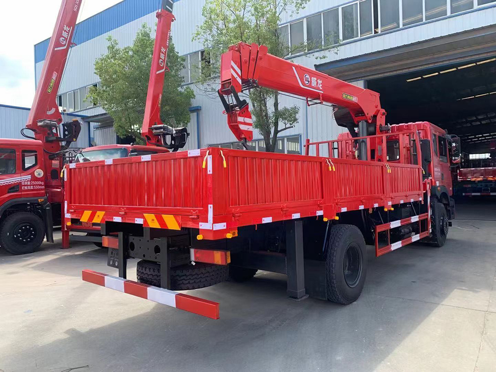 東風(fēng)華神T5單橋威龍8噸4節(jié)臂吊機