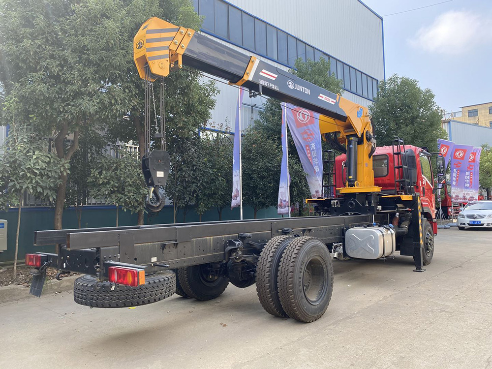 東風(fēng)暢行D1單橋駿通8噸四節(jié)臂吊機